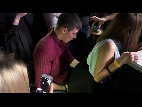 ❤️ ロシアのナイトクラブでリアルセックス。18歳のロシア人少女がナイトクラブで肛門と膣を犯される ❌ ポルノvk ❌️❤